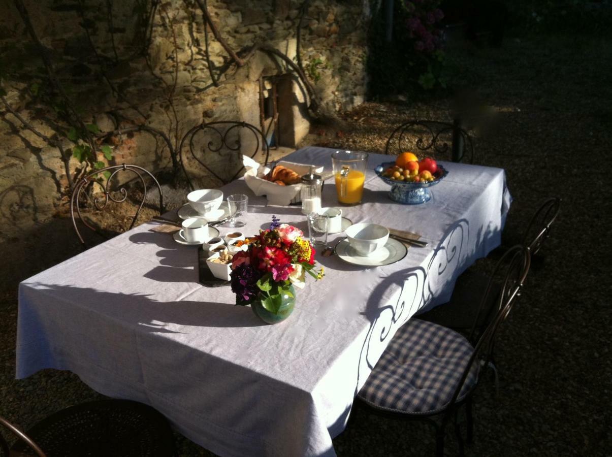 Le Presbytere Du Vigneau Menil Luaran gambar